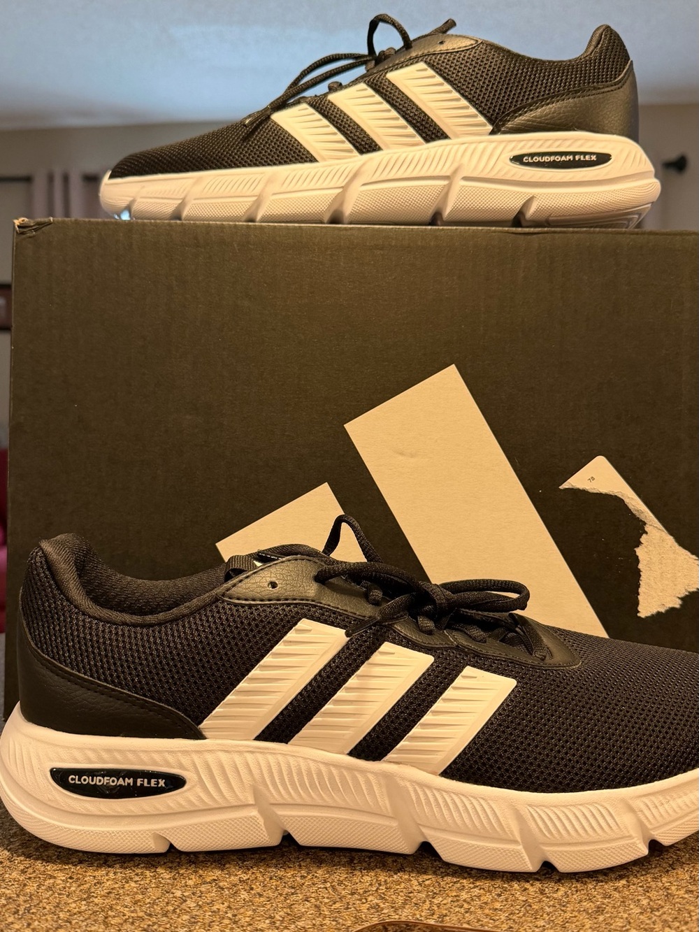 Adidas Men’s Size 11 Black and White Cloudfoam Flex Athletic Shoes